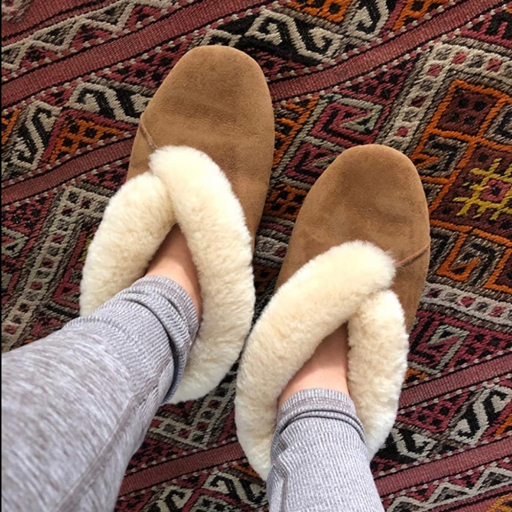 Qwaruba Australian sheepskin slippers size 7 purchased at REI like ugg